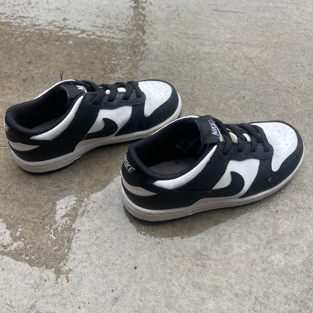 Nike Panda Dunks - Picture 5 of 8